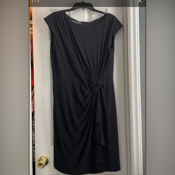 Jones New York Black Ruffled Shift Midi Dress with 3 Roses in Middle Size 14 W - Picture 1 of 9